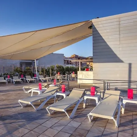 By Pierre & Ξενοδοχείο Γρανάδα