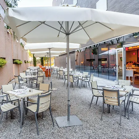 By Pierre & Ξενοδοχείο Γρανάδα