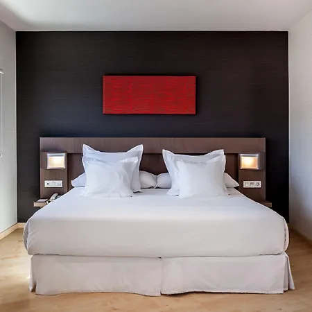 By Pierre & Ξενοδοχείο Γρανάδα