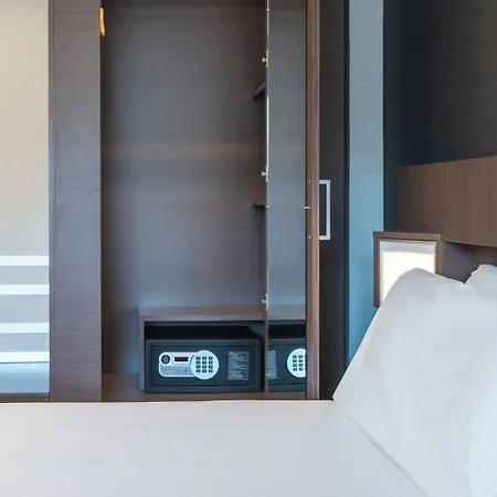 By Pierre & Ξενοδοχείο Γρανάδα