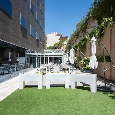 Hotel By Pierre &