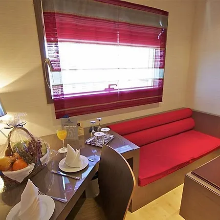Hotel By Pierre &