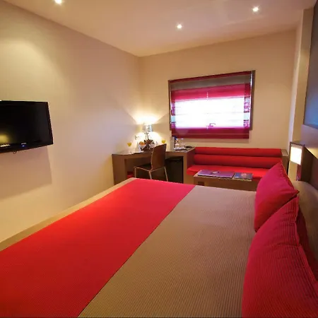 Hotel By Pierre &