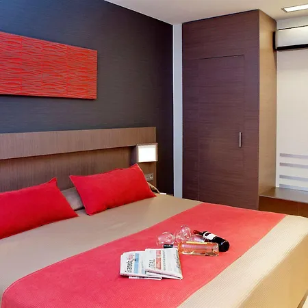 Hotel By Pierre & 4*