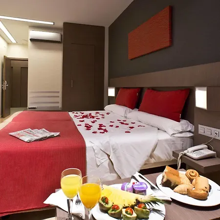 Hotel By Pierre &