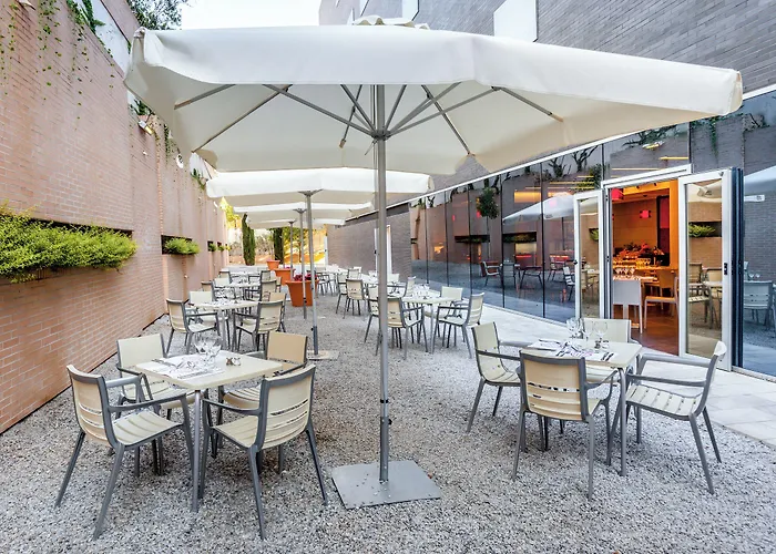 By Pierre & Otel Granada