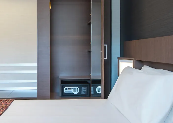 By Pierre & Otel Granada